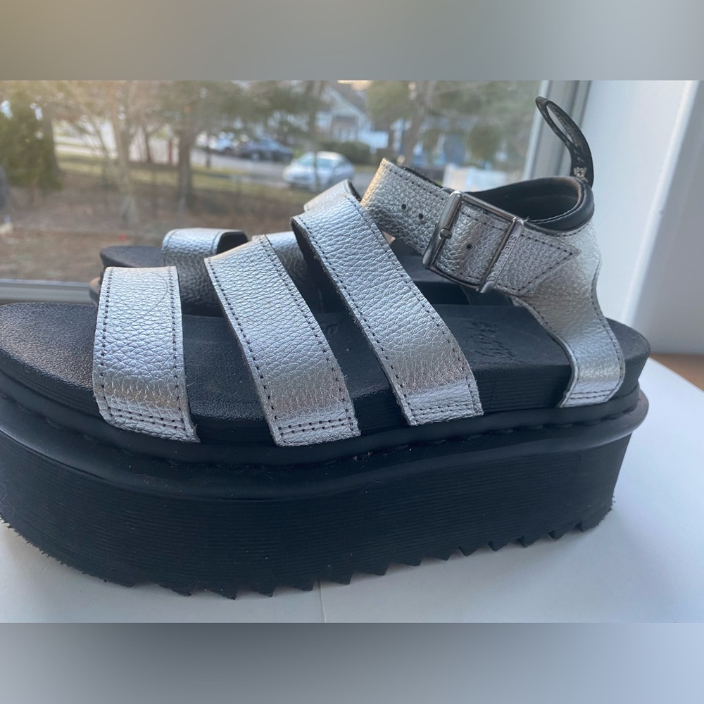 NWOT Dr MARTENS Women’s Silver Platform Strappy Sandals women size 7